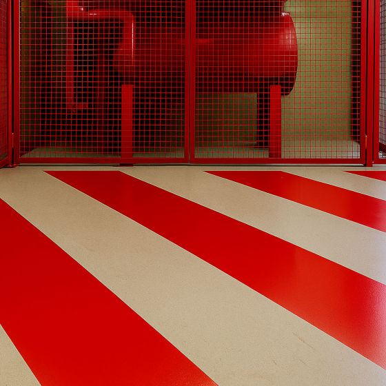 Peinture époxy sol industriel et parking - REVEPOXY TRAFIC INTENSIF  - Mise en situation - Rouge signalisation